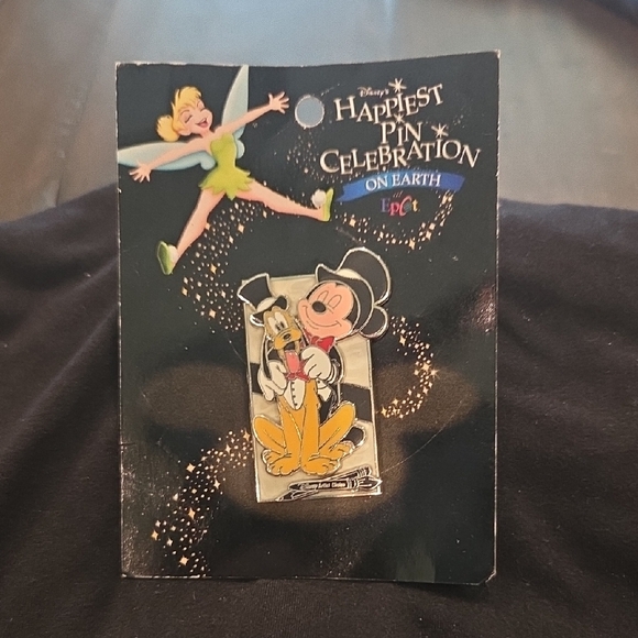 Disney Happiest Pin Celebration With Mickey Mouse Ans Pluto Limited Edition 1000 - Picture 1 of 5